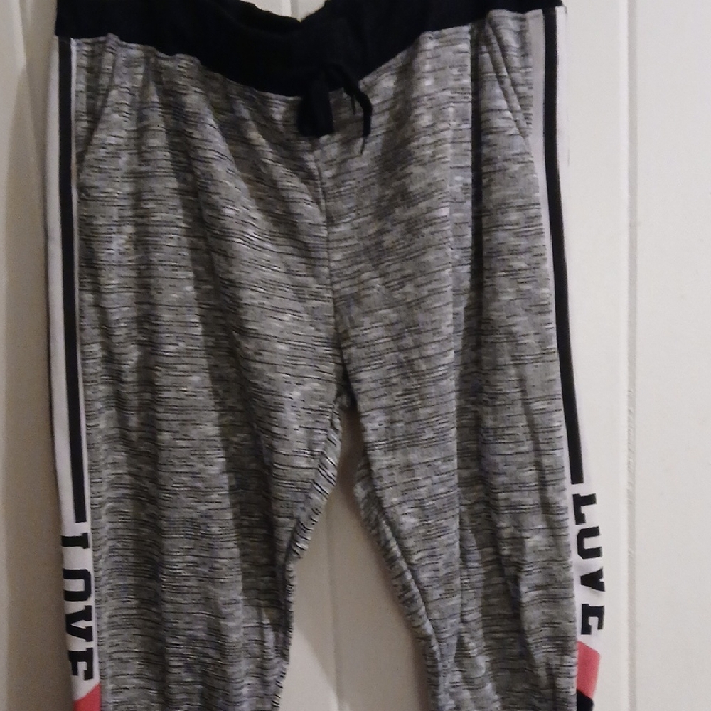 Bobbie Brooks Gray and Black Love Print Joggers